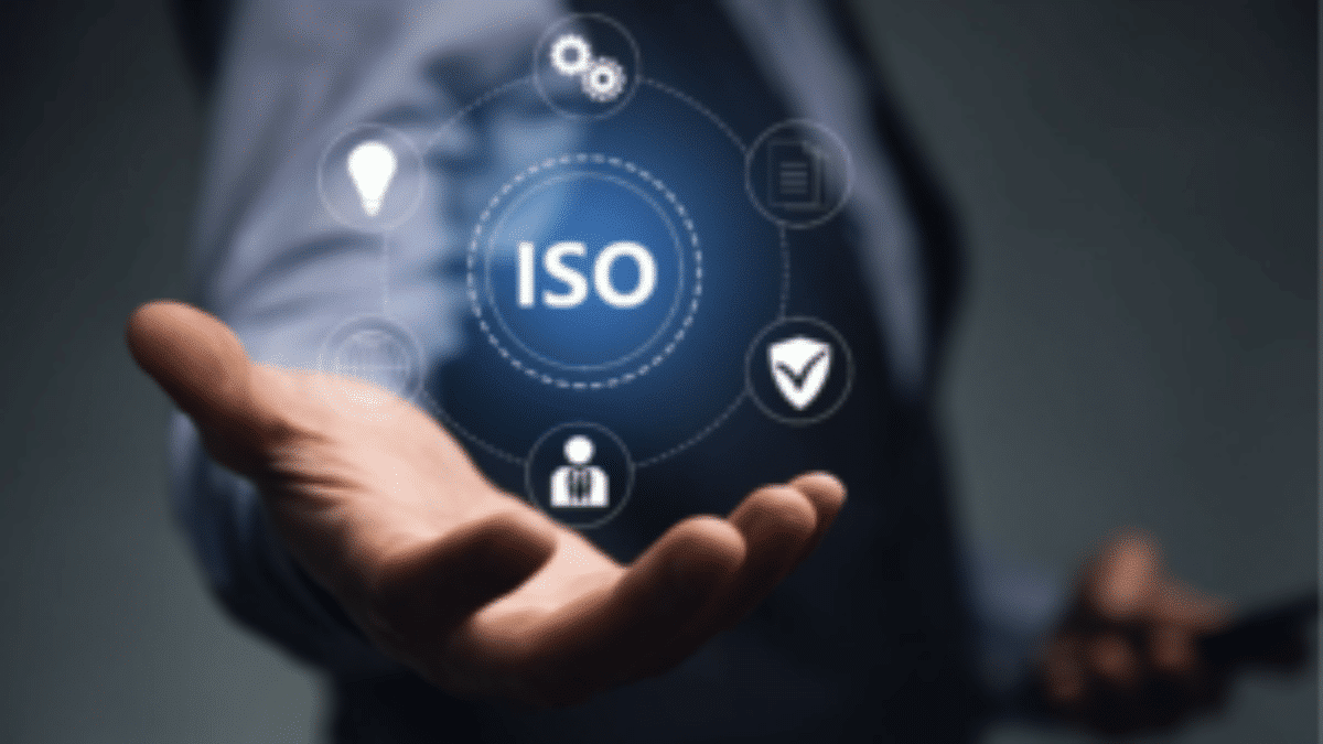 Wie lauten die 10 Klauseln der ISO 9001?